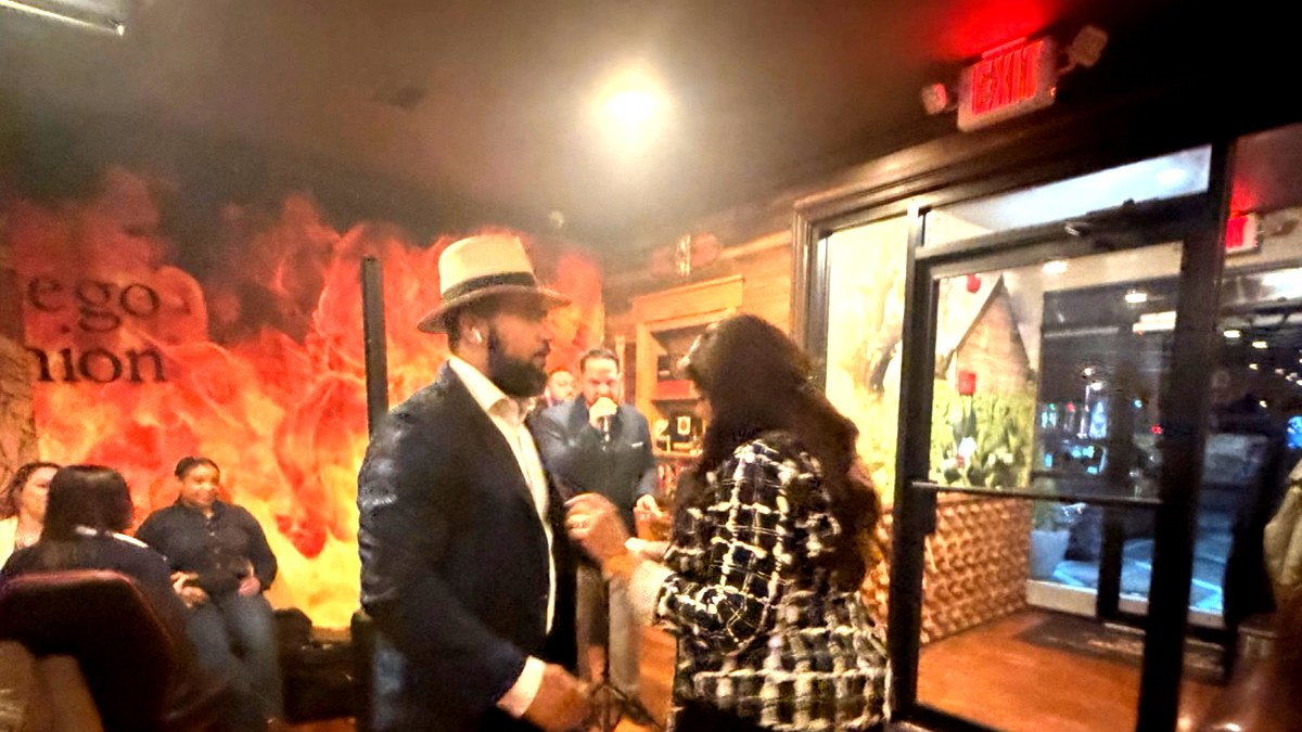 Dancing and live entertainment at the Fuego Fashion bourbon tasting