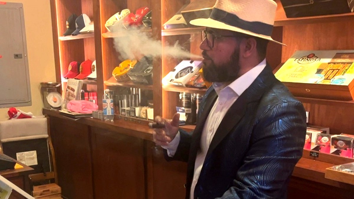 Guest enjoying a premium cigar at the Casa Del Tabaco counter
